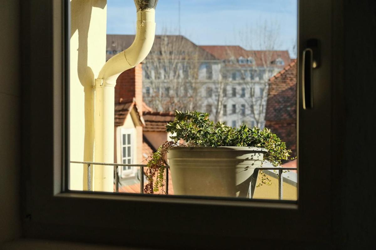 Neues Im Zentrum Von Fuer 2 Personen * Graz
