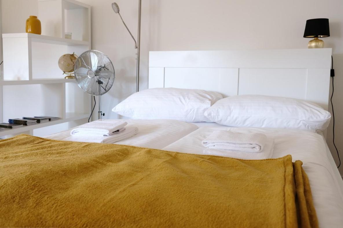 Neues Im Zentrum Von Fuer 2 Personen Apartment Graz